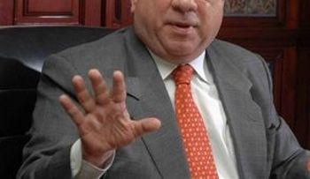 Ministro de Trabajo complace empresarios y aprueba aumento salarial de 20% en dos partidas
