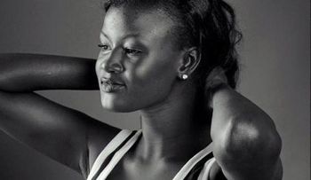 La Diosa de la Melanina: una modelo enloquece a la Red por su tono de piel extraordinario 