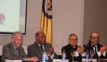 Ponen a circular libro sobre Derecho Constitucional 