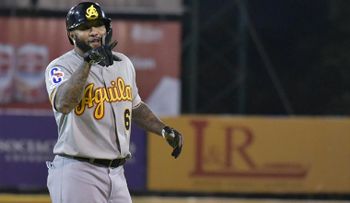 Aguilas derrotaron 8 carreras por 7 a los Gigantes, en un partido que finalizó en la madrugada