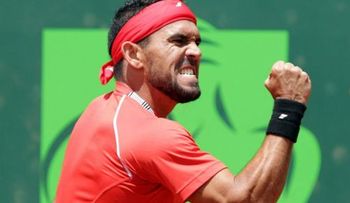 Víctor Estrella gana a Benneteau en Londres
