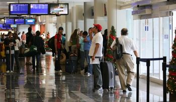 Detienen 10 personas en consulado de EEUU con documentos falsos
