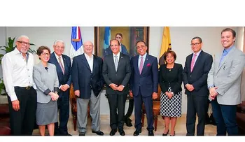 Hipólito Mejía acude a la JCE para impulsar Ley de Partidos y Ley Electoral