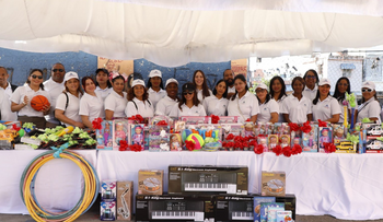 Voluntariado de la Contraloría entrega juguetes en La Zurza