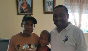 Síndico René Polanco asume gastos detratamiento niño que padece cáncer linfático 