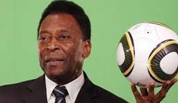 Pelé sufre un desmayo y es ingresado de emergencia a un hospital 