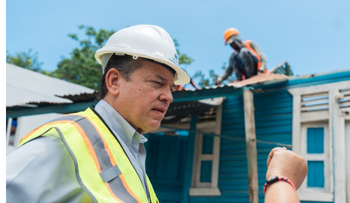 MIVHED inicia reparación de viviendas en La Isabela