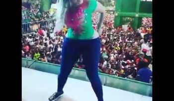 â??La Insuperableâ? se baja los pantalones (VIDEO) 