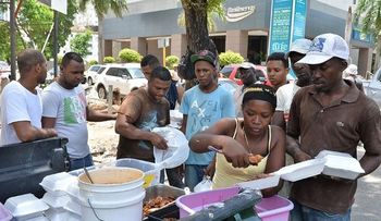 Comida sobre ruedas: negocio que alimenta la economía informal