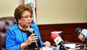 Alejandrina: Reinaldo debe mantener una posición neutral en el PLD 
