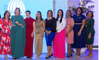 La Contraloría reconoció a colaboradores por méritos y trayectoria