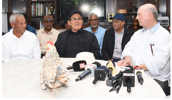 Hipólito Mejía respalda demandas de profesionales agropecuarios