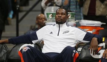Kevin Durant, sometido a cirugía en pie fracturado