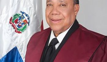 Juez del Tribunal Constitucional, en canchanchanería con Miguel Vargas