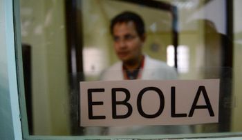 EEUU aumenta restricciones a pasajeros de zonas con ébola
