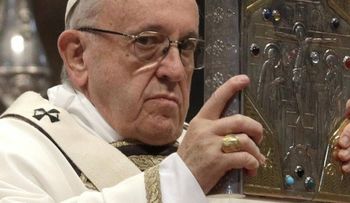 Papa Francisco se opone a entregar anticonceptivos, según carta filtrada por WikiLeaks