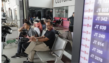 Indonesia busca avión que perdió contacto en el centro-este del país