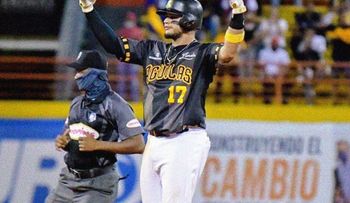 Aguilas se meten en pelea en el RR; ganan tercero en linea. Zoilo deja de jugar 