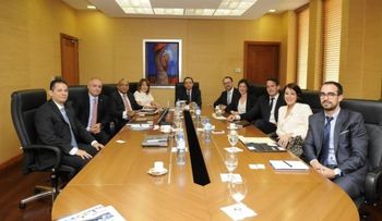 Gobernador Valdez Albizu recibe a grupo empresarial Vinci
