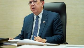 Valdez Albizu le responde al expresidente LF; dice crecimiento economía es notable y manejo de la pandemia ha sido acertado