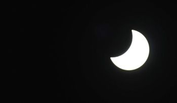 Recomiendan medidas para no DAÃ?AR la vista durante paso de eclipse parcial del Sol, del lunes 21 de agosto 
