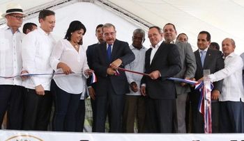 Danilo Medina encabeza acto apertura a Feria de la Piña
