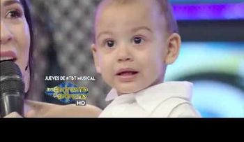 Nahiony Reyes presenta a su hijo Abel Arturo
