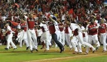 Estrellas derrotan 7-3 a los Toros y Escogido 3 por 2 al Licey 