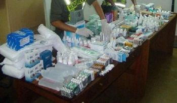 Decomisan medicamentos irregulares en dos farmacias de SDE