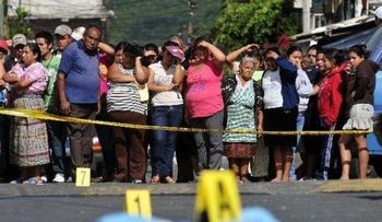 Hieren y apresan a dos que habrían asaltado a una joven en SDE 
