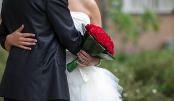 Estudio dice casados tienen menos dolencias cardíacas 