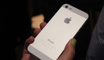 Joven se electrocuta cuando contestaba llamada en su iPhone