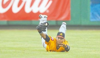 Robinson debuta en grande en triunfo Estrellas; Águilas ganan juego está bajo protesta