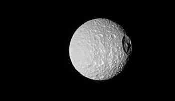 La NASA captura una precisa imagen de la espeluznante Estrella de la Muerte de Saturno