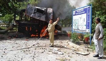 Comando toma hospital tras ataques en Pakistán