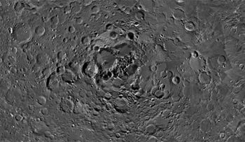 Nuevas fotografías del polo norte de la Luna dejan perplejos a los científicos