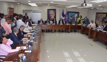 Inicia reunión del PLD ante expectativa incluyan tema reelección de Danilo