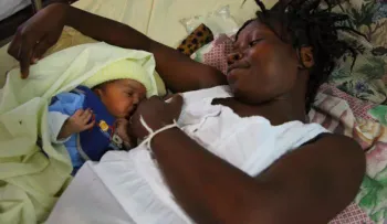 Tragedia en Zimbabue: 300 bebés y 54 madres mueren por deficiencias en hospitales