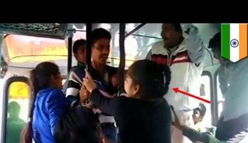 Dos hermanas se defienden de acosadores en un bus en Nueva Delhi