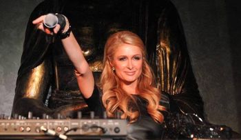 El sorprendente cambio de Paris Hilton: abandonó el rubio y ahora es morocha