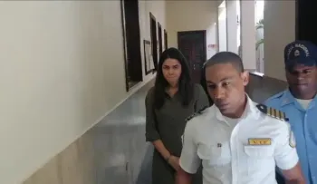 Aplazan para el jueves coerción contra funcionaria acusada de agredir a expareja