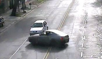 Video: espectacular accidente de un auto en una prueba de velocidad