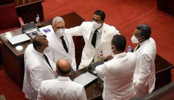 Senadores Félix Bautista y Dionis Sánchez renuncian del PLD y pasan a la FP; también cinco diputados