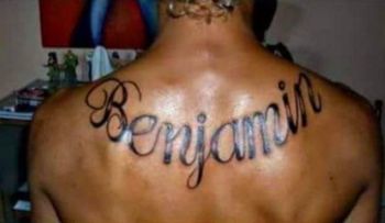 Se tatuó con el nombre de su primer hijo, y luego descubrió que no era suyo