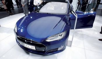 Condenan a Tesla a pagar 137 millones de dólares a un exempleado víctima de racismo
