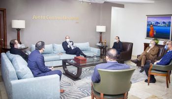 La oposición aplaude la convocatoria de elecciones en el exterior