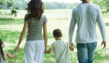 Pasear en grupo reduce el riesgo de depresión, y enfermedad cardiaca