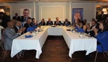 Luis Abinader "juramenta a  peledeístas indignadosâ? en NY