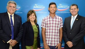 Banreservas reconoce y premia a jóvenes tenistas dominicanos