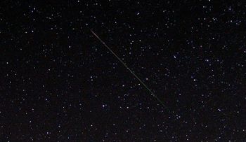 La lluvia de meteoros Dracónidas ilumina el firmamento